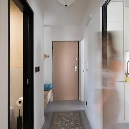 Design Coastal Garden Apartment